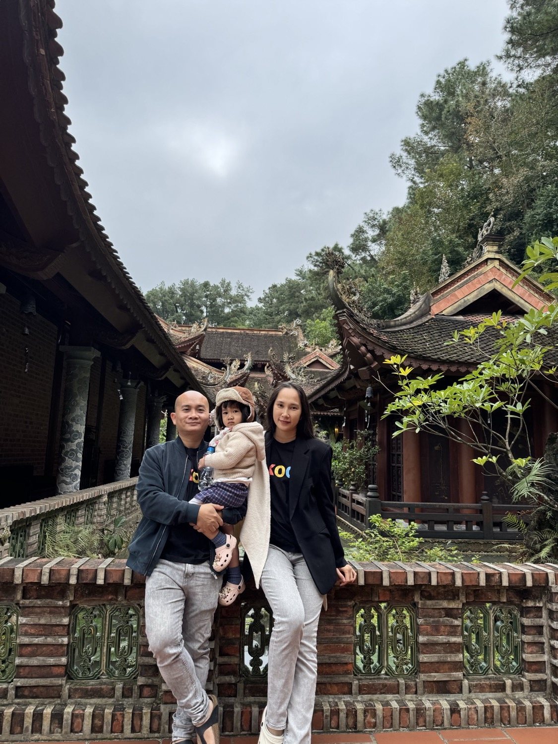 Gia đình Phạm Quốc Anh đi du lịch